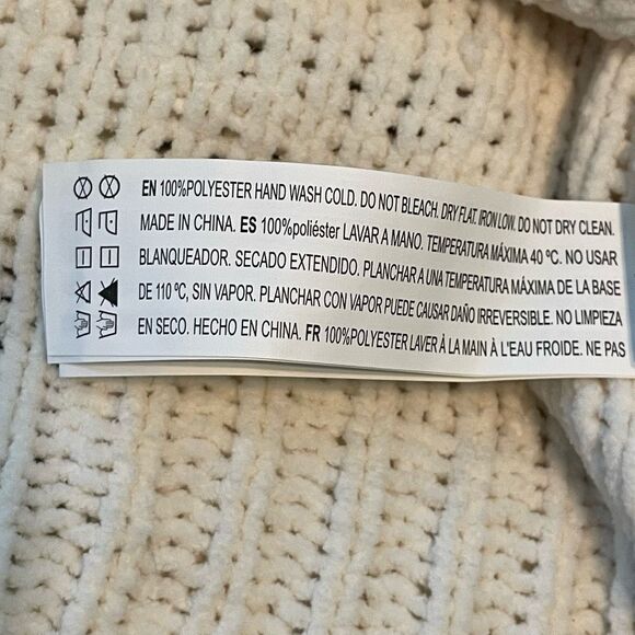 Forever 21 Off The Shoulder Sweater Cream Shaggy Loop Knit‎ Long Sleeves S - Picture 7 of 7